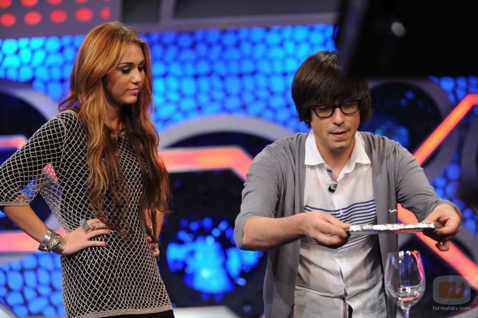 Miley Cyrus observa a Piedrahita