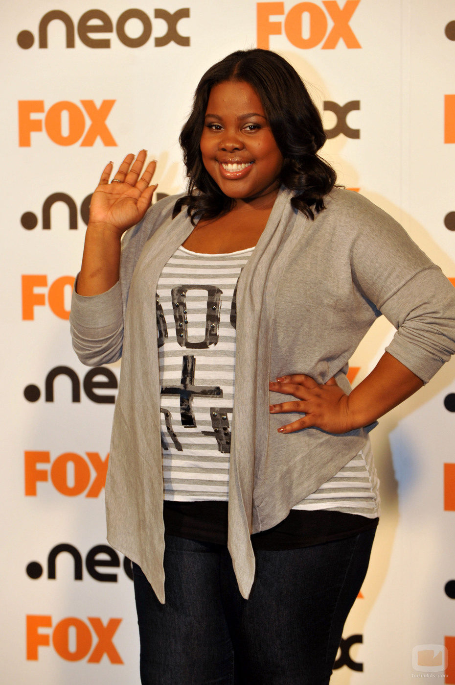 Amber Riley saluda a los fotógrafos