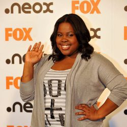 Amber Riley saluda a los fotógrafos