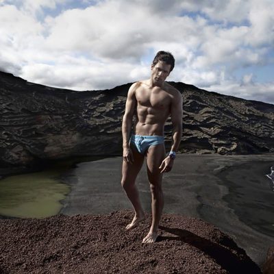Roger Berruezo en bañador para Shangay Style