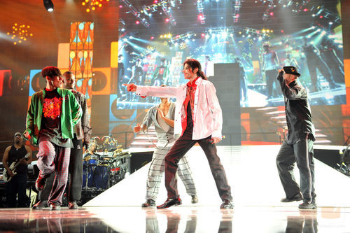Michael Jackson y sus bailarines