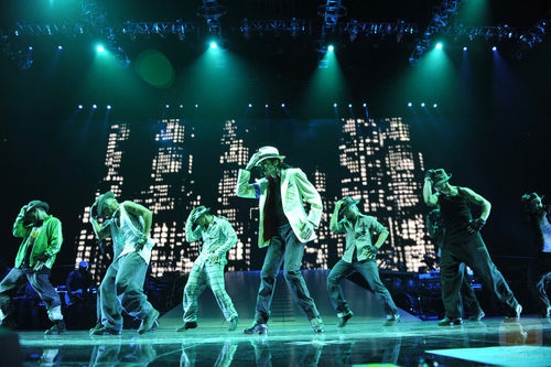 Michael Jackson y sus bailarines, en 'This is it'