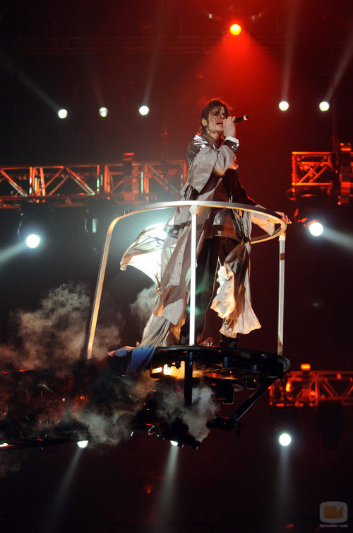 Michael Jackson vuela en una plataforma
