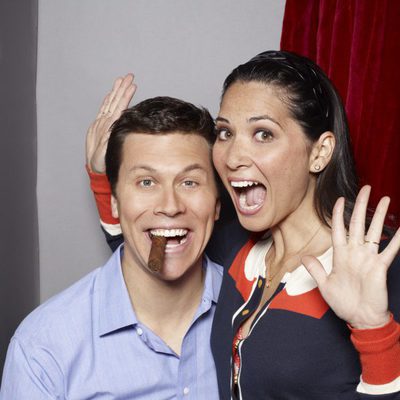 Hayes MacArthur y Olivia Munn, en 'Perfect couples'