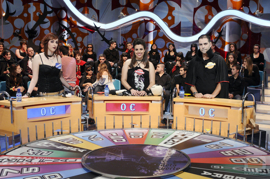 Los concursantes del especial vampírico de 'La ruleta de la suerte'