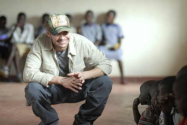 Ryan Seacrest, solidario en África por 'Idol Gives Back'