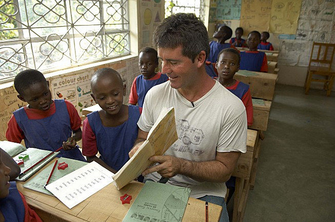 Simon Cowell viaja a África con 'Idol Gives Back'