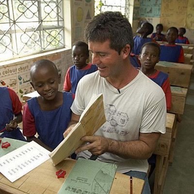 Simon Cowell viaja a África con 'Idol Gives Back'