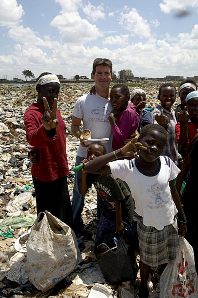 Simon Cowell, solidario en África