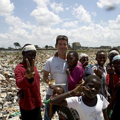Simon Cowell, solidario en África