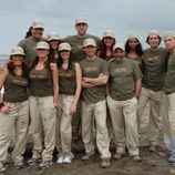 Foto grupal de los concursantes 'Supervivientes' con gorra