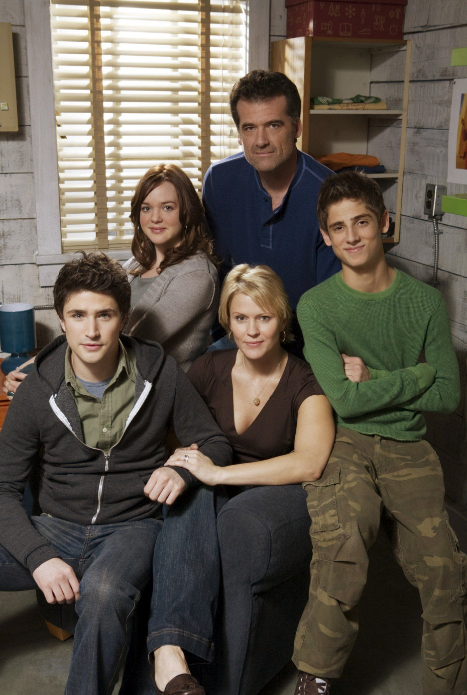 Matt Dallas con la familia Trager en la segunda temporada de 'Kyle XY'