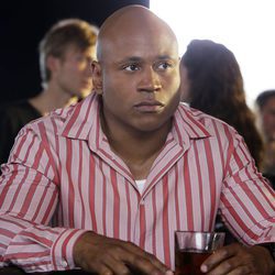 Sam Hanna, en un bar