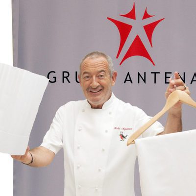 Karlos Arguiñano con un delantal y un gorro de cocinar