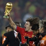 Puyol con la Copa del Mundo