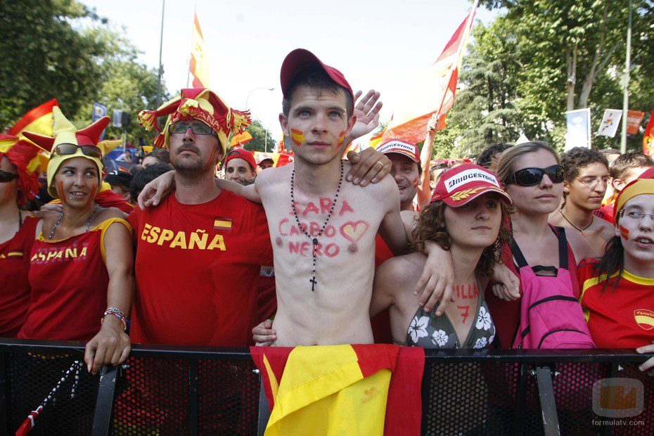Miles de aficionados siguen la final del Mundial en Recoletos