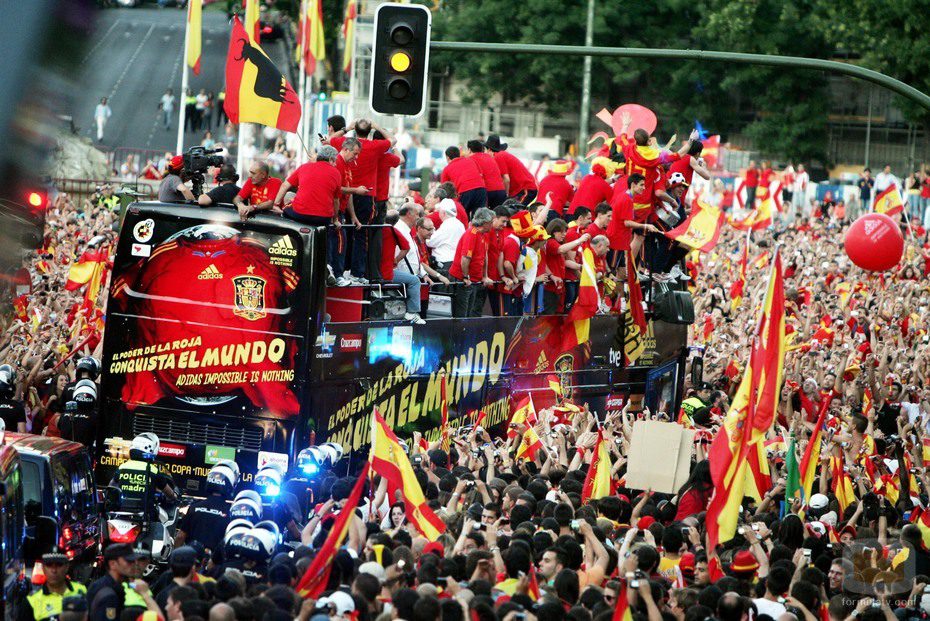 El autobús de la Selección Española por Madrid