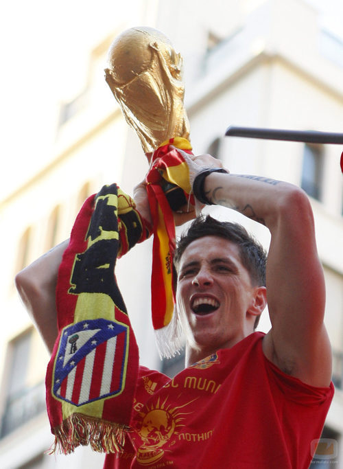 Fernando Torres levanta la Copa del Mundo