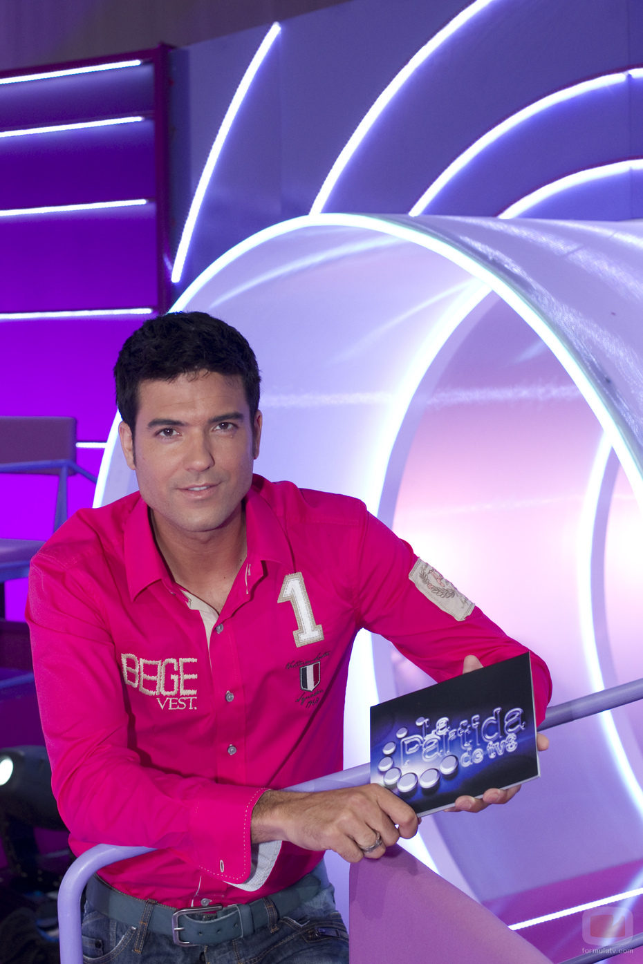 El presentador Javier Estrada