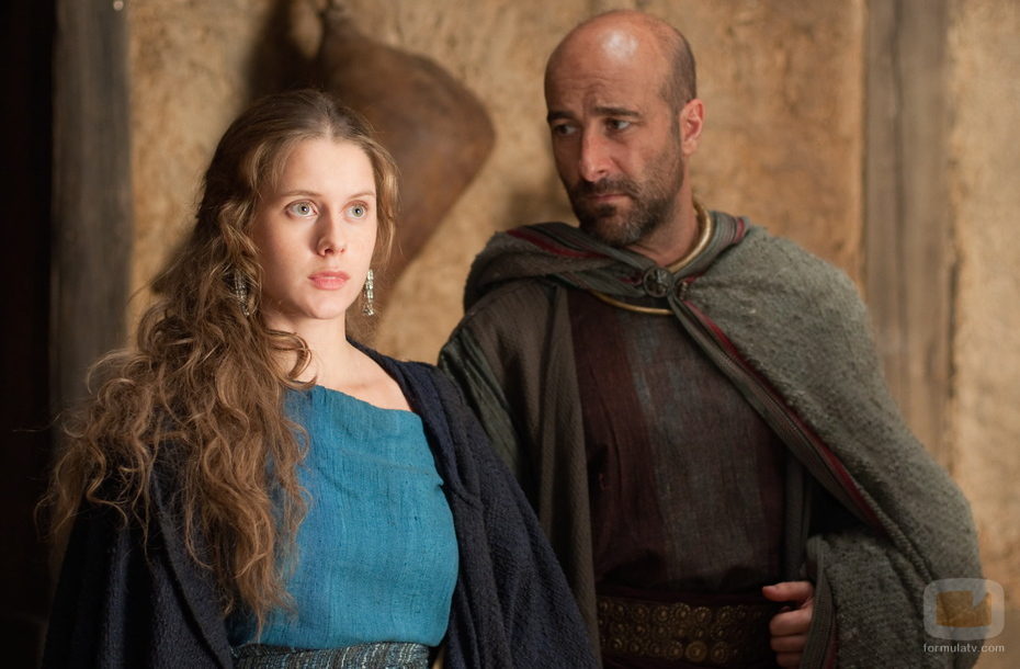 Helena (Manuela Vellés) y Teodoro (Antonio Gil)