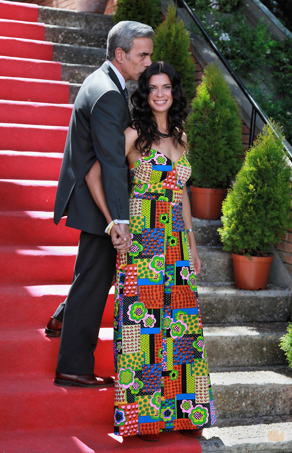 Imanol Arias besa a Pilar Punzano