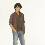 Joe Jonas, con camisa de cuadros