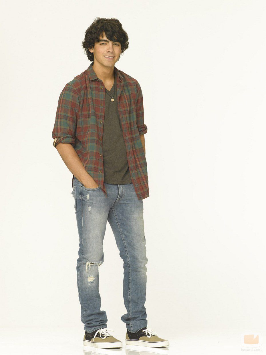 Joe Jonas, con camisa de cuadros