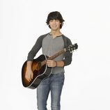 Joe Jonas toca la guitarra