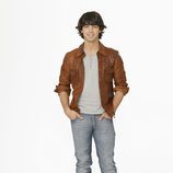 Joe Jonas, con una chaqueta marrón