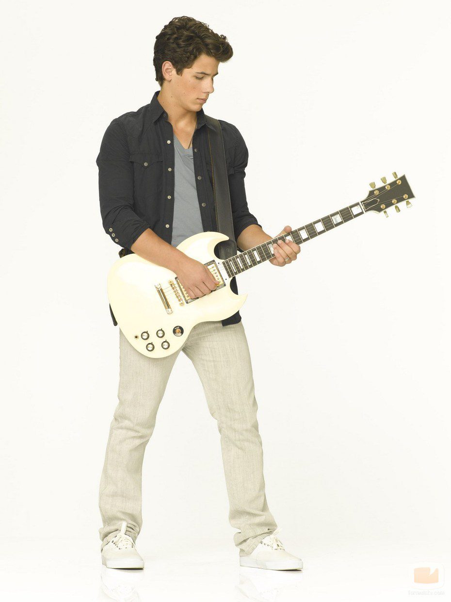 Nick Jonas interpretando