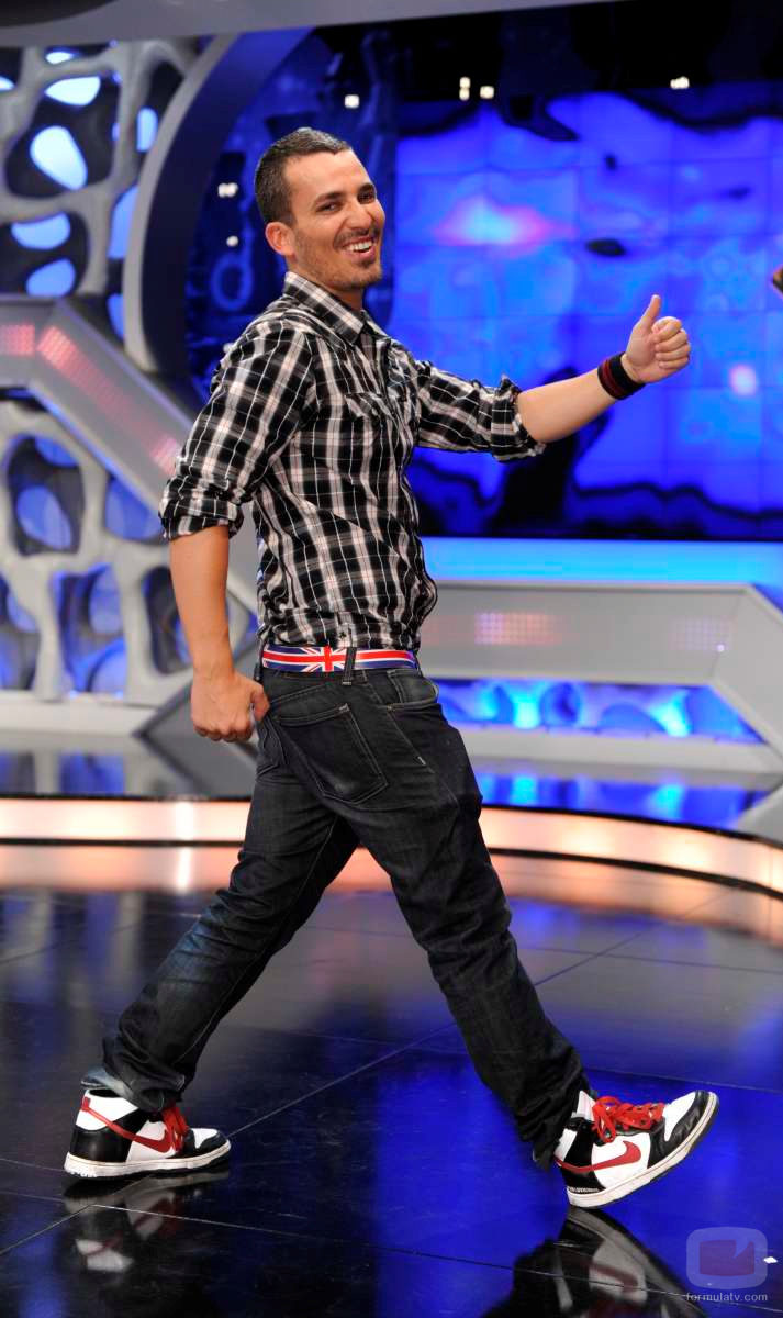 Damián andando