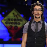 Marron, con las gafas al revés