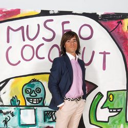 Ernesto Sevilla posa en 'Museo Coconut'