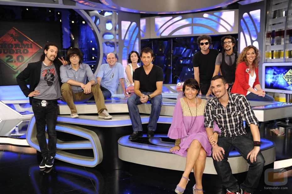 Silvia Abril y Elsa Punset con el resto del equipo de 'El hormiguero'