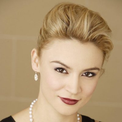 Samaire Armstrong es Juliet Darling en 'Dirty Sexy Money'