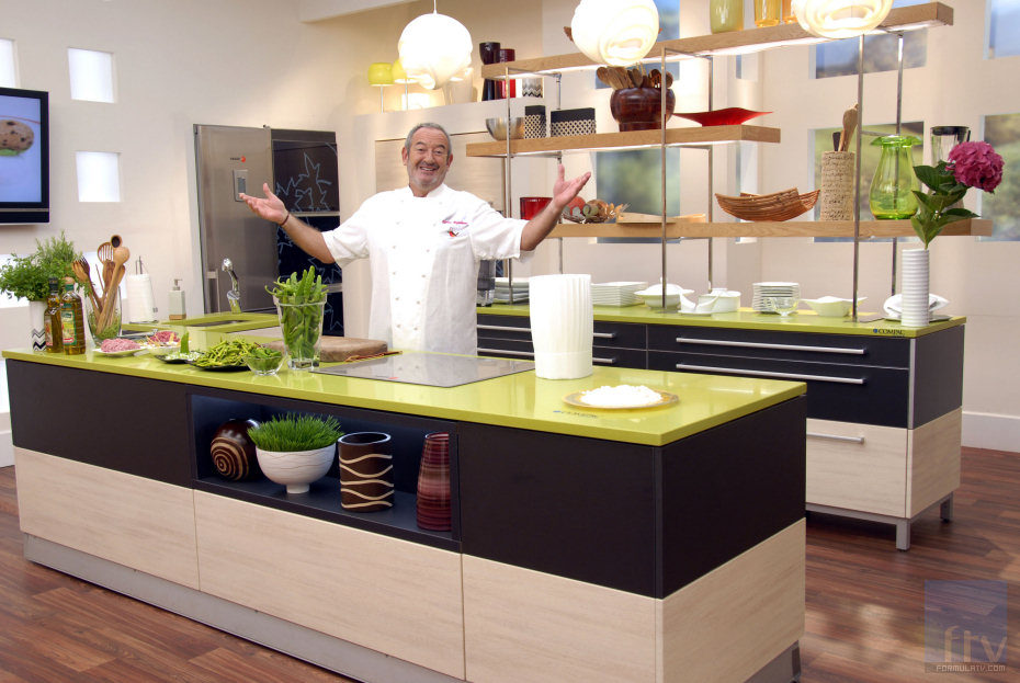 Karlos Arguiñano nos da la bienvenida a su cocina de Telecinco
