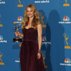 Kyra Sedgwick posa con su Emmy