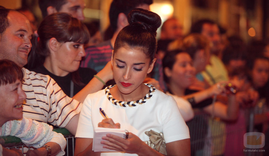 Inma Cuesta firmando autógrafos