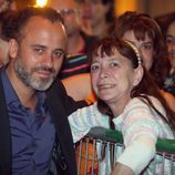Javier Gutiérrez posa con una fan