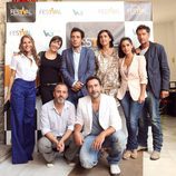 Daniel Écija con los protagonistas de 'Águila Roja'