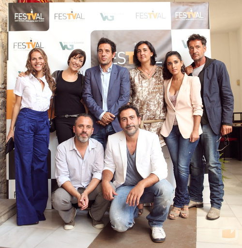 Daniel Écija con los protagonistas de 'Águila Roja'