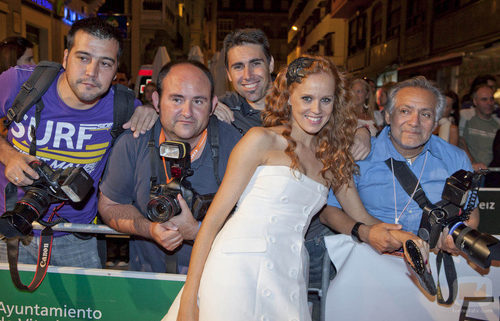 María Castro con fotógrafos