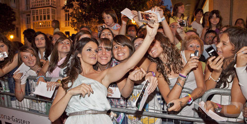 Marta Torné se fotografía con los fans