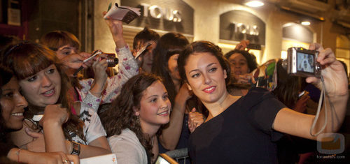 Blanca Suárez con unas fans