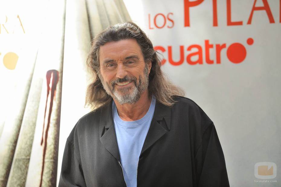 Ian McShane es Waleran Bigod