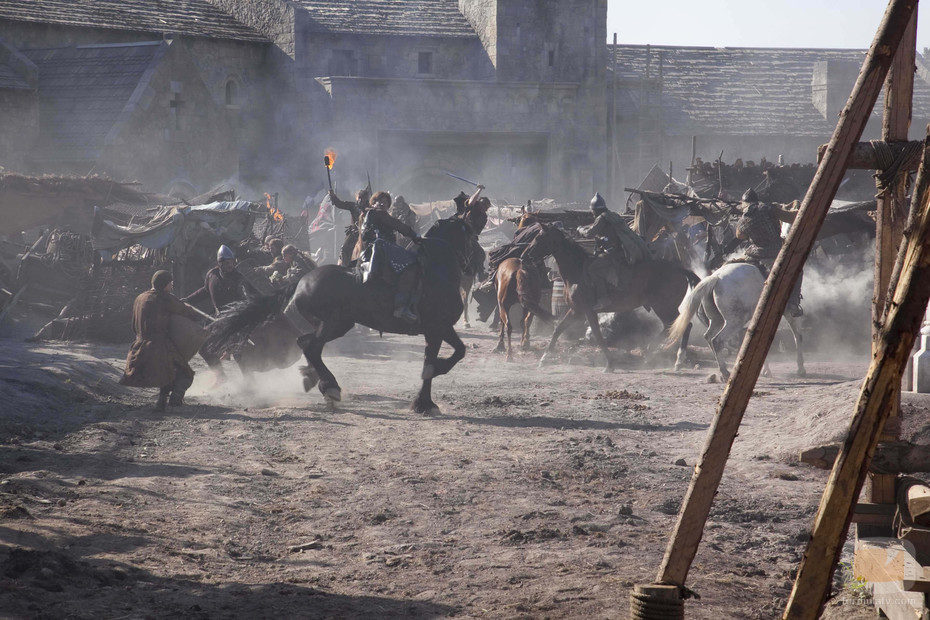 Batalla en 'Los Pilares de la Tierra'