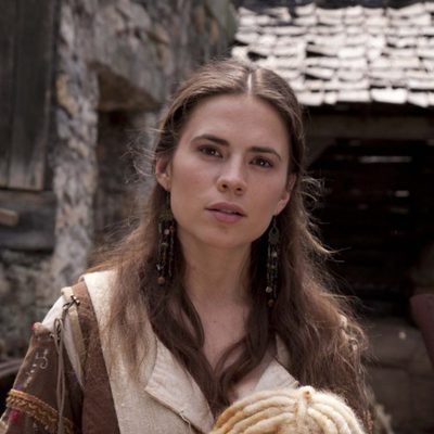 Hayley Atwell es Aliena
