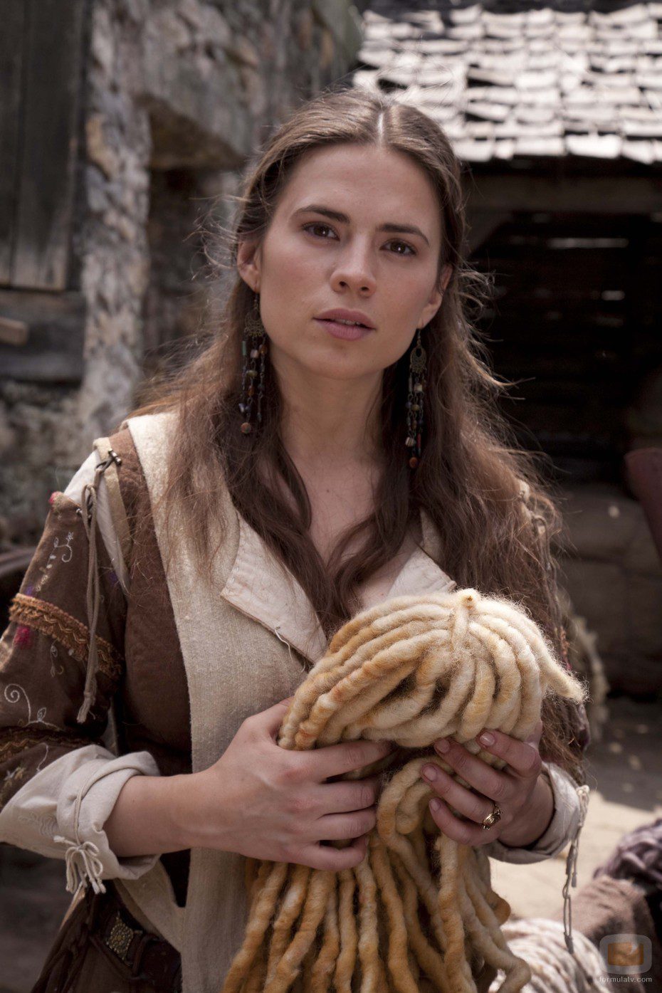 Hayley Atwell es Aliena