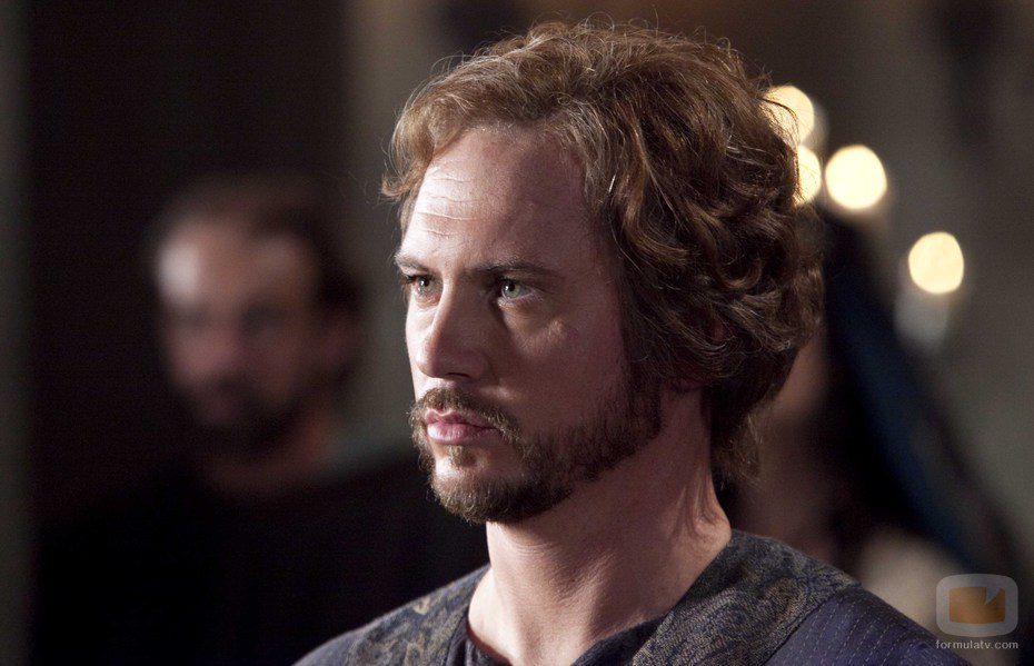 Matt Devere es Robert de Gloucester