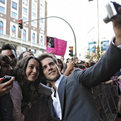Marc Clotet con una fan